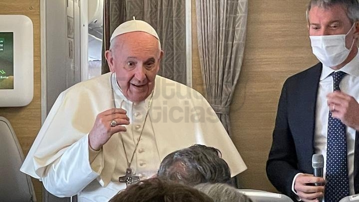 El papa Francisco fue operado con éxito de su problema en el colon