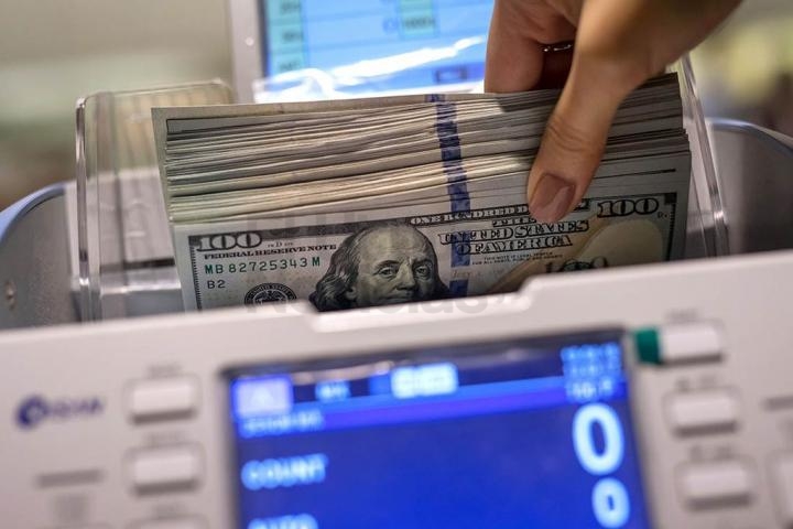 Con las nuevas restricciones, el dólar blue alcanza el valor más alto del año