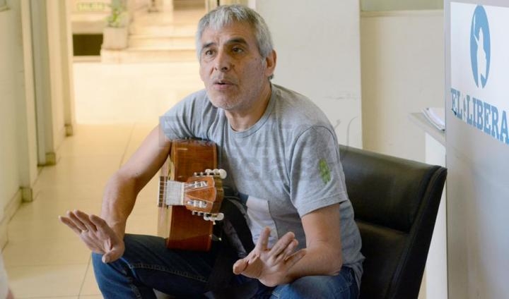 El folclorista Peteco Carabajal, víctima del ciberdelito.