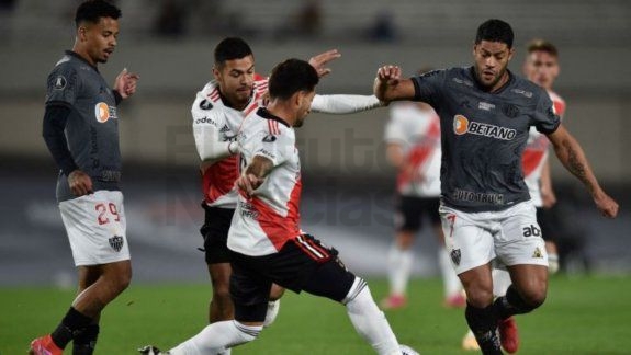 Con gol de Nacho Fernández Mineiro le ganó a River en el Monumental