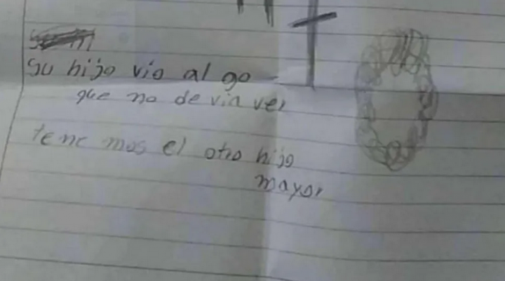 Encontró a su hijito muerto y, a su lado, una macabra carta: 