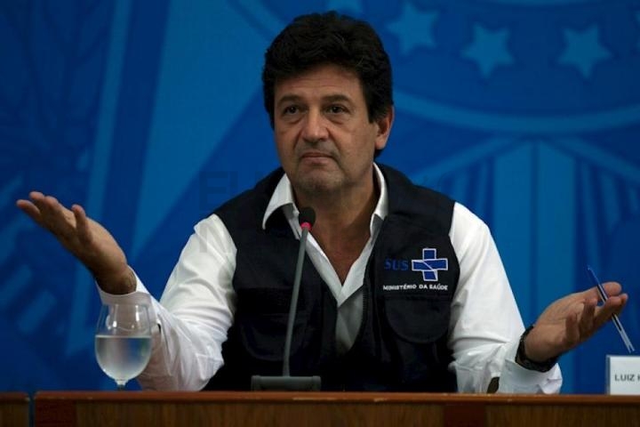 Bolsonaro echó al ministro de Salud