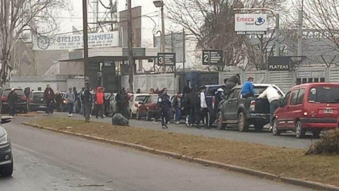 Polémico cortejo fúnebre despidió al delincuente asesinado por un jubilado en Quilmes
