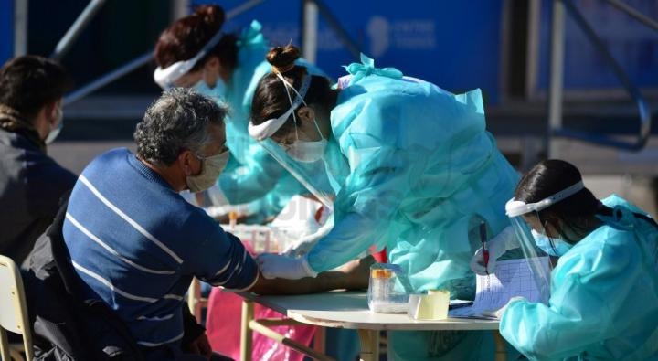 Record de contagios en el País 12.026 nuevos infectados y 245 muertes de Covid 19.-