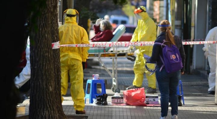 Confirman 120 muertes y 6.986 nuevos contagios covid 19 en el País