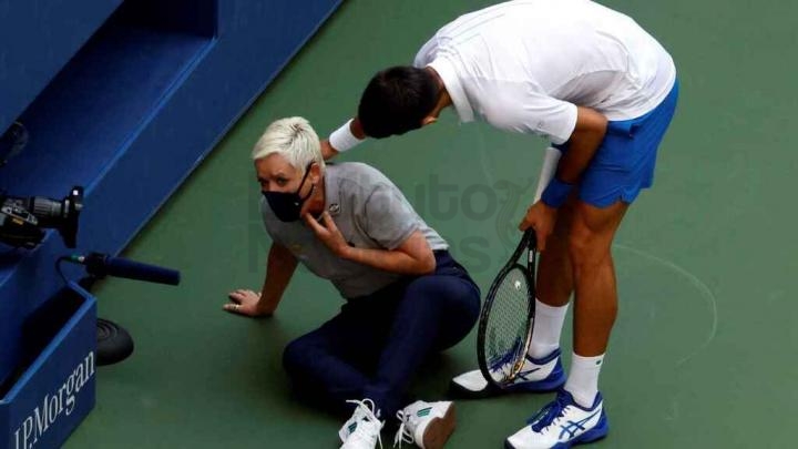 Escandalosa expulsión y descalificación de Novak Djokovic