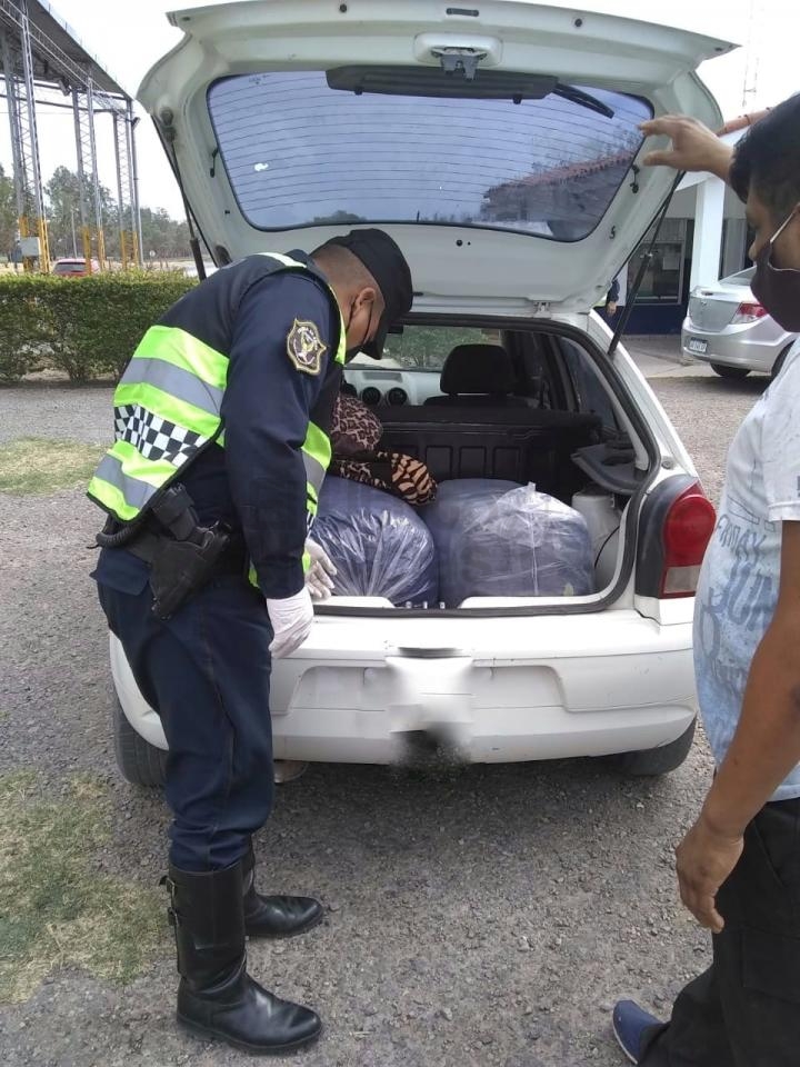 La Policía secuestró un importante cargamento de hojas de coca