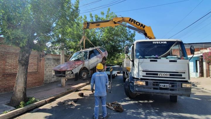 Salta: se levantaron 8 vehículos abandonados en la vía pública
