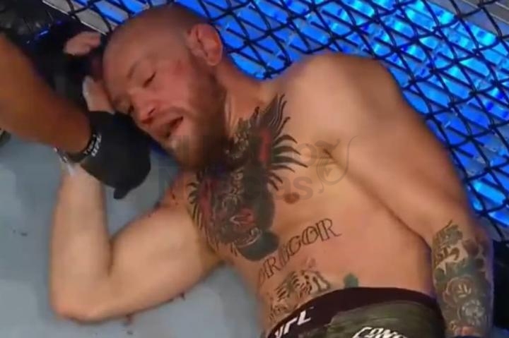Conor McGregor - Dustin Poirier: un KO fulminante con 15 piñas en 16 segundos