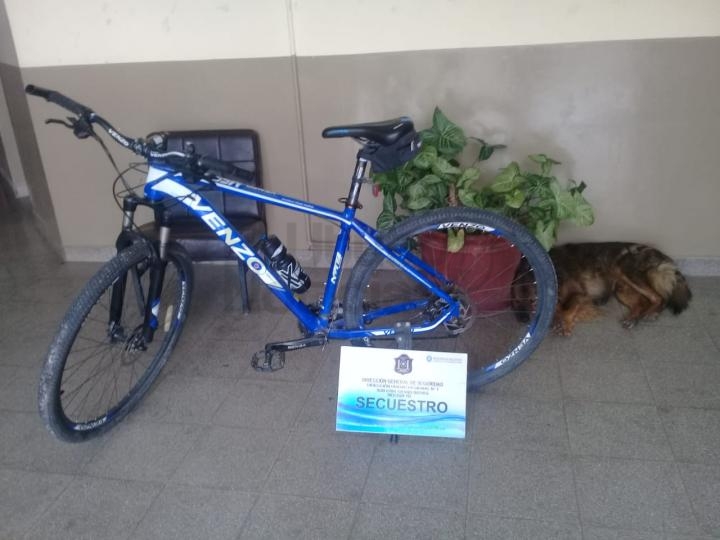 En procedimiento policial de zona Gran Bourg se recuperaron dos bicicletas.