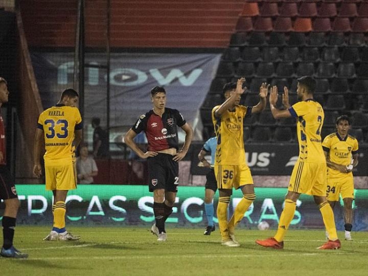 Boca venció a Newell's con un cabezazo de Izquierdoz y vuelve aliviado de Rosario