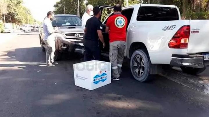 El ministro de Salud de Corrientes se descompensó y chocó una camioneta en la que llevaba vacunas