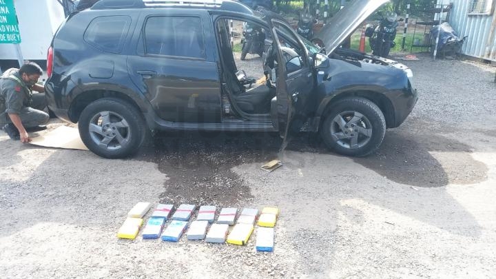 Un hombre viajaba con más de 30 kilos de cocaína acondicionados en su vehículo