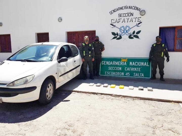 Detienen a una persona que transportaba más de 8 kilos de cocaína