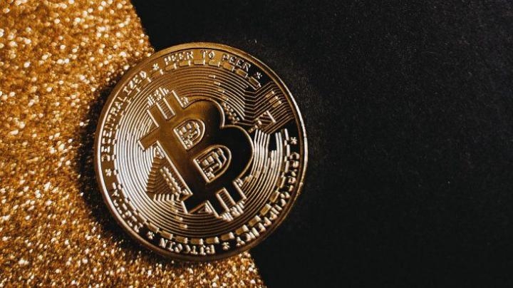  Bitcoin pierde 10% en un día entre advertencias de burbuja financiera