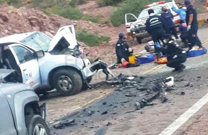 En Trágico accidente mueren dos  personas al colisionar de frente dos camionetas.