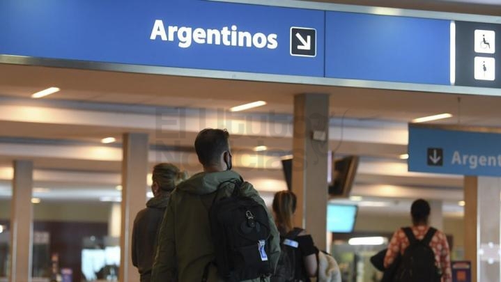 Suspenden desde el sábado los vuelos provenientes de Brasil, Chile y México