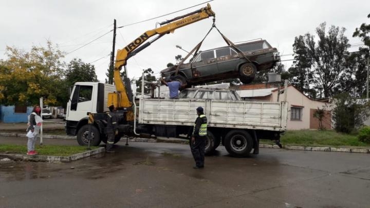 En barrio Castañares y villa Palacios se retiraron 6 autos abandonados