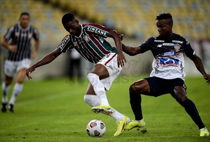Junior de visitante derrotó a Fluminense 2 a 1
