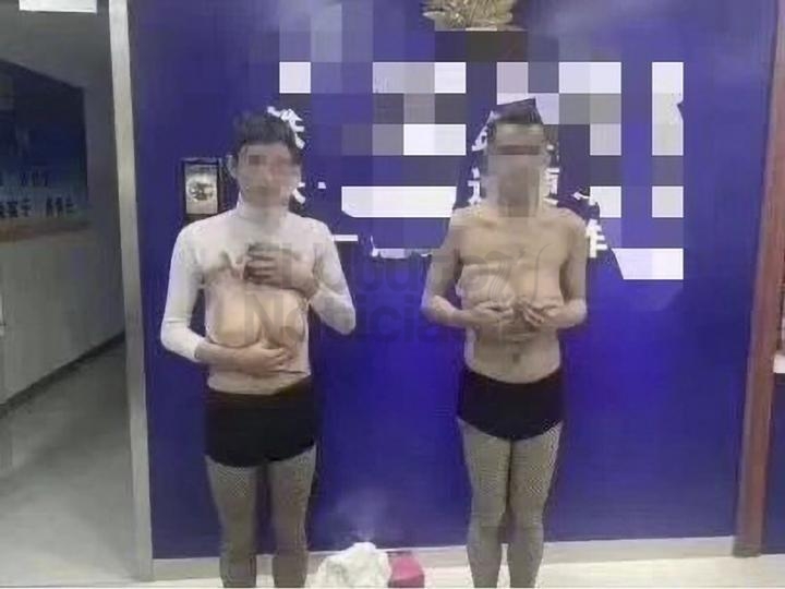 Dos hombres se disfrazaban de mujeres desnudas para estafar.