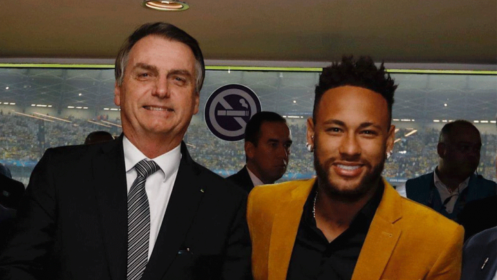 Bolsonaro sueña con volver a entregarle la Copa América a Neymar, como en el 2019.