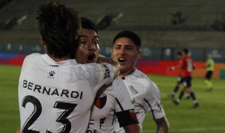 Colón venció por 2 a 0 a Independiente y jugará la final contra Racing.